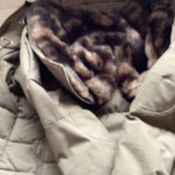 LIKE NEW OBERMEYER SKI/SNOWBOARD/COLD WEATHER JACKET! - Picture 12 of 15